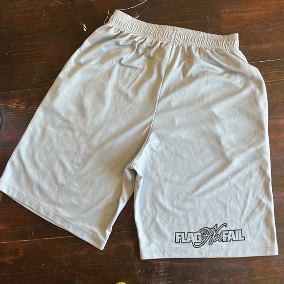 OLD SCHOOL Flag Nor Fail gray basketball shorts with pockets - Picture 2 of 6